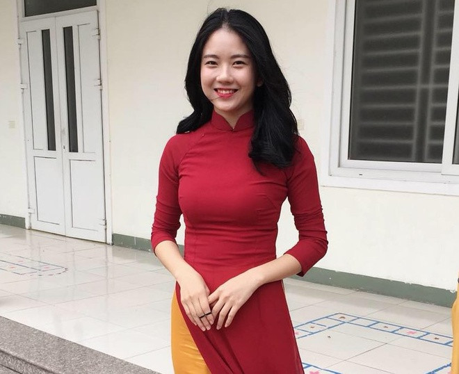 Ngoài công việc giảng dạy, Thùy Linh còn có niềm đam mê với ca hát nên thường cover các ca khúc hot và đăng tải lên mạng.
