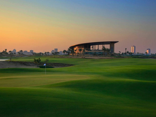 Trump International Golf Club là câu lạc bộ golf duy nhất của ông Trump ở Trung Đông, gồm một sân golf 18 lỗ và một sân golf par 3. Tại đây có tòa nhà rộng gần 2.800 m2, khu tổ hợp thể hình, bể bơi, một khách sạn xa xỉ và một cơ sở tập golf trong nhà.