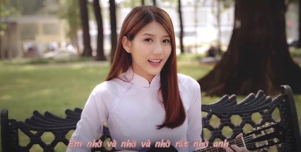 Trong MV phiên bản tiếng Việt ra mắt tháng 3/2016, nữ ca sĩ Joyce Chu diện áo dài trắng, để tóc dài xõa ngang vai dịu dàng. Cùng với các cảnh quay tại địa danh nổi tiếng như công viên gần nhà thờ Đức Bà hay các quán ăn, đường phố Sài Gòn...