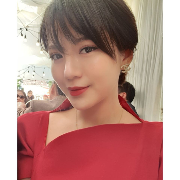 Nhưng hoàn thành xuất sắc nhiệm vụ với làm mẹ với gia đình "đủ nếp đủ tẻ" rồi thì bây giờ Tú Linh cứ thế mà yên tâm với công việc.