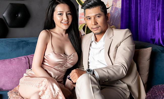 Trong khi Lương Bằng Quang cho thấy sự hài hước bằng bộ đầm lấp lánh thì Ngân 98 thời gian qua lại tiếp tục "thách thức" dân mạng bằng những bức ảnh hở hang táo bạo.