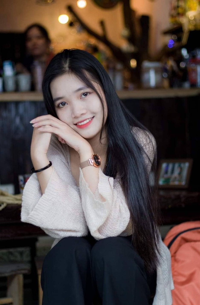 Mỹ Tâm nhiều năm liền là học sinh giỏi. Cô có sở thích và năng khiếu nhảy múa.