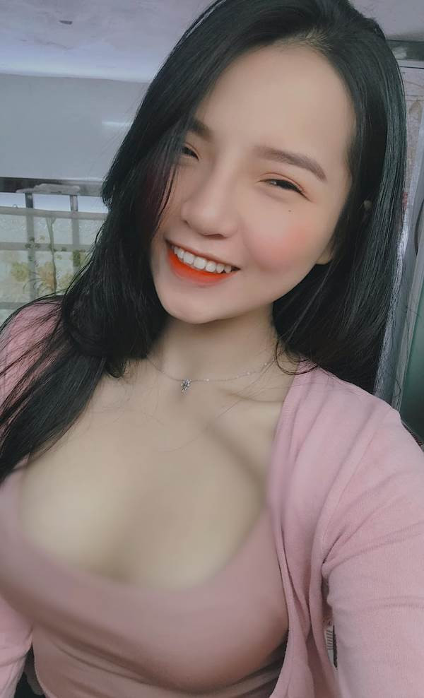 Nếu người yêu siêu cao to đẹp trai thì cô nàng cũng siêu dễ thương, quyến rũ.