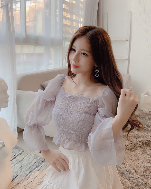 Với gương mặt xinh đẹp, thần thái sang chảnh Kalli Nguyễn luôn được chọn làm mẫu ảnh với phong cách tiểu thư đài các.