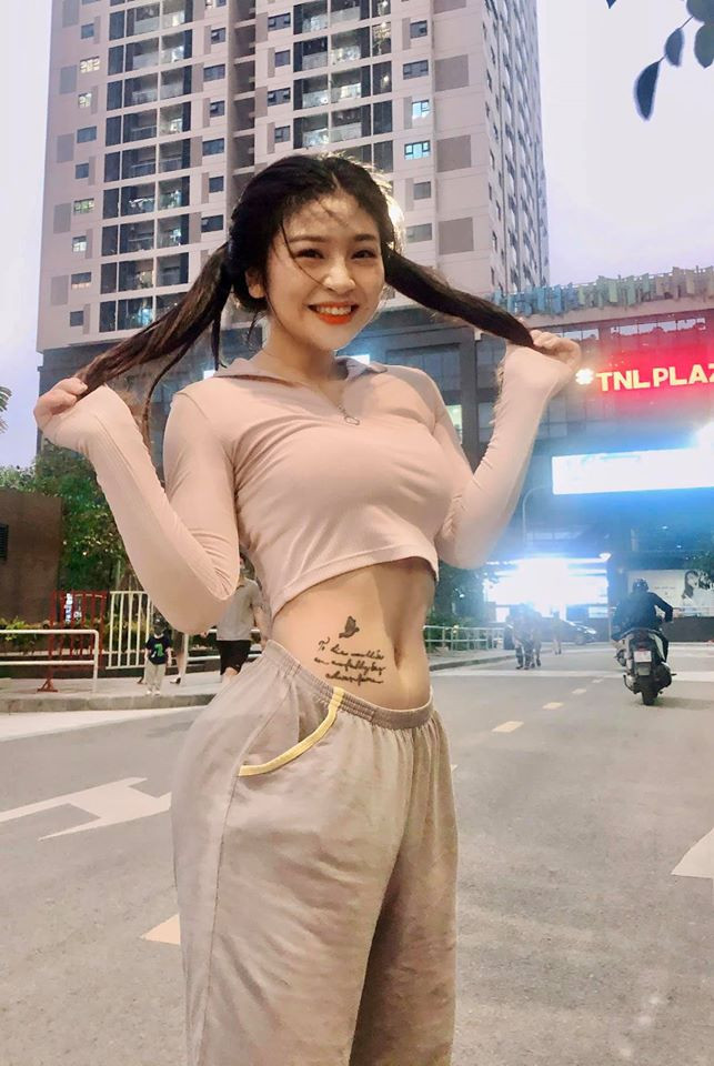 Trần Hậu muốn nhắn gửi đến các "chị em" mê gym rằng nữ tính xuất phát từ thần thái, không phải từ kích cỡ của bắp tay.