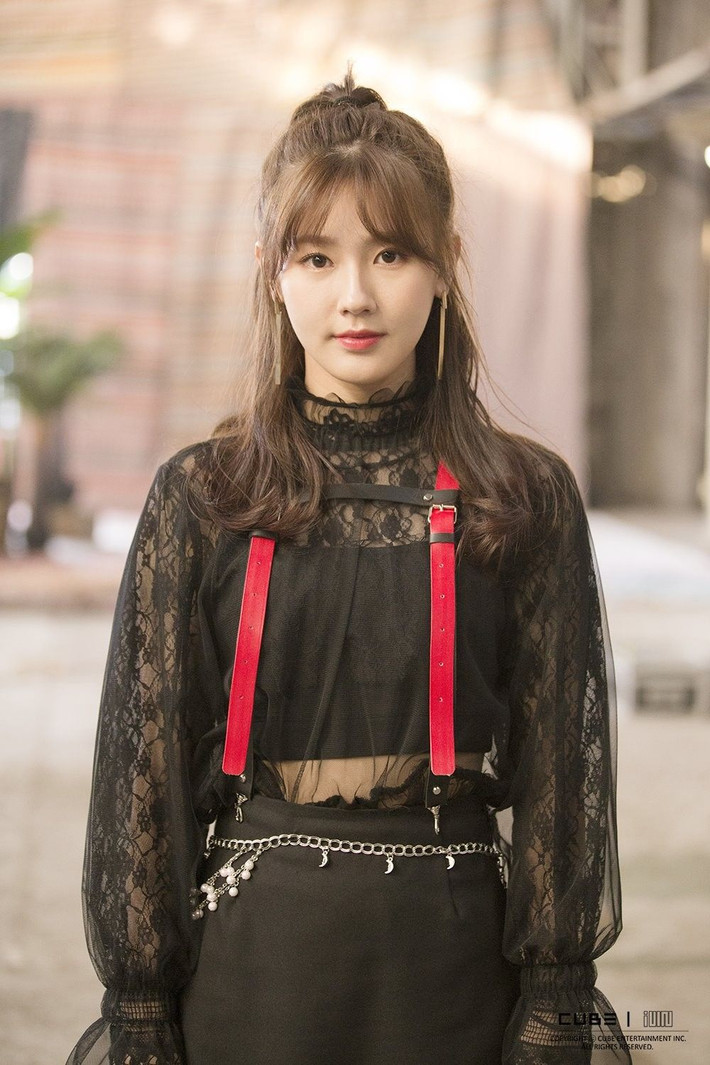 Theo nhiều nhận xét của các fan Kpop, dù chưa có cơ hội nổi tiếng nhưng Miyeon hội tụ đủ các phẩm chất của một ngôi sao sẽ làm nên chuyện ở Hàn Quốc.