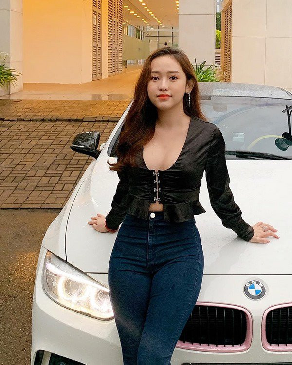 Dù đã kín tiếng hơn so với thời mới nổi nhưng drama làm "tiểu tam" chen ngang mối tình giữa thiếu gia Phan Thành với đàn chị Midu nhưng Thúy Vi vẫn khiến cộng đồng mạng không thể quên được mỗi khi lên sóng.