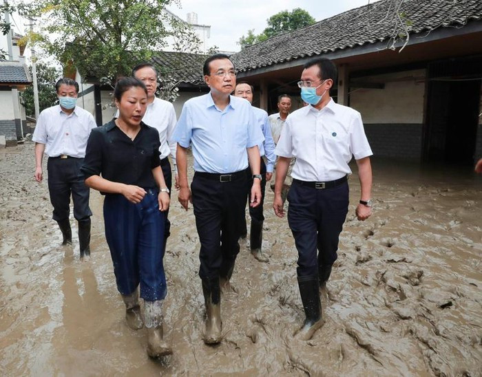 Thủ tướng Trung Quốc Lý Khắc Cường đã đến Trùng Khánh hôm 20/8, ghé thăm một ngôi làng ở quận Đồng Nam, nơi lũ lụt đã ảnh hưởng đến sinh kế của 8.000 người. Ảnh: gov.cn.