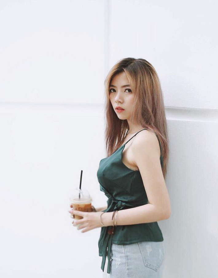 Ohsusu sở hữu thân hình bốc lửa. Không những có vòng 1 và 3 đầy đặn, cô nàng còn sở hữu vòng eo nhỏ khiến nhiều người phải ghen tị.