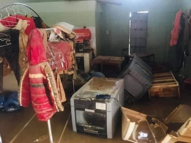 Mới đây, một số người dân Quảng Bình cho biết nước đã dần rút, bà con lại trở về nhà để dọn dẹp những gì còn sót lại sau trận lũ lụt lịch sử miền Trung.