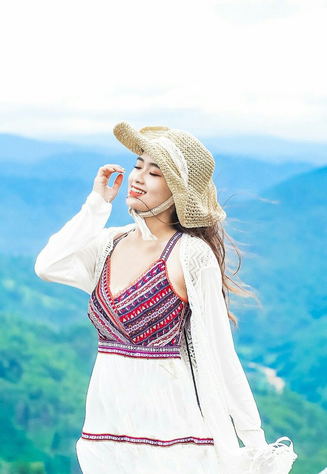 Cũng có không ít lần rơi vào khủng hoảng, bế tắc nhưng sau mỗi lần như vậy, cô sinh viên khoa Răng hàm mặt lại rút ra được những bài học kinh nghiệm riêng. Sau 6 năm, Hằng đã trở nên quen và thích nghi với nhịp sống đó để trở nên tự tin và bản lĩnh như ngày hôm nay.