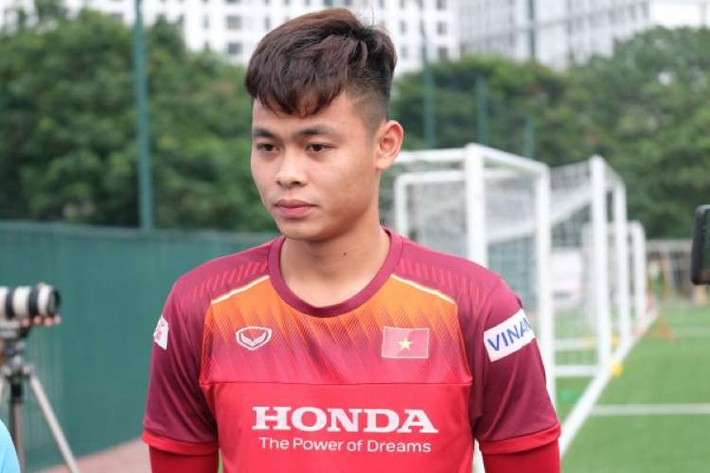 Việc Tấn Sinh thể hiện sự "thừa thải" trong các pha cắt bóng dẫn đến chiếc thẻ vàng, nhiều khả năng trong trận đấu giữa đội tuyển U23 Việt Nam và U23 Jordan tới, HLV Park Hang-seo buộc phải kéo Đức Chiến thi đấu ở vị trí trung vệ.
