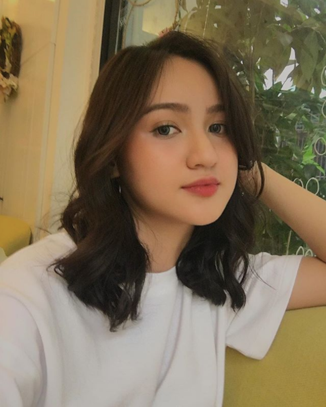 Với gương mặt hài hòa thì chiếc mũi thẳng tắp và cao của Mai Tây là điểm nhấn khiến nhiều người phải nhìn ngắm.