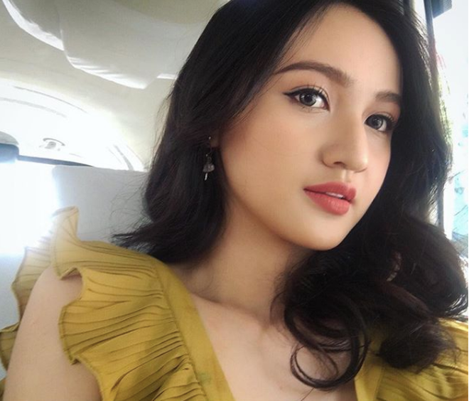 Dù là người Việt 100% nhưng vẻ đẹp có nét lai tây ấn tượng, không hòa lẫn giúp Mai Tây nhanh chóng được nhớ mặt gọi tên trên rất nhiều những diễn đàn trai xinh gái đẹp.
