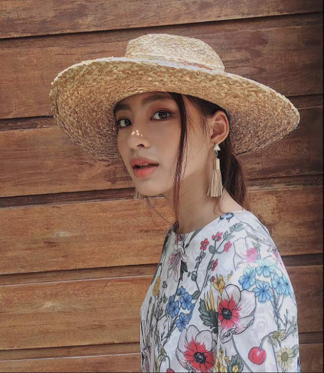 Nếu không lướt Instagram mỗi ngày, bạn cũng có thể bắt gặp của hotgirl lai Pháp xinh đẹp này – Dương Minh Ngọc. Cô nàng là một trong những hotgirl đang rất hot và được lòng giới trẻ trên Instagram.
