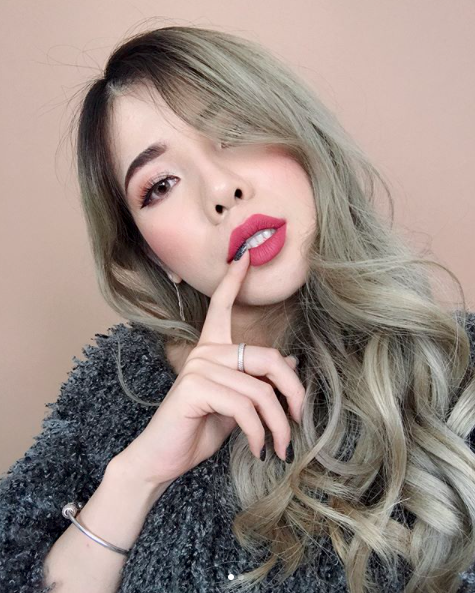 Sức hút của Chang không chỉ đến từ những video clip long lanh, những màn phối màu điệu nghệ, bộ trang điểm đắt tiền mà còn đến từ cách nói chuyện gần gũi, tinh thần tích cực đằng sau những sản phẩm trên mạng.