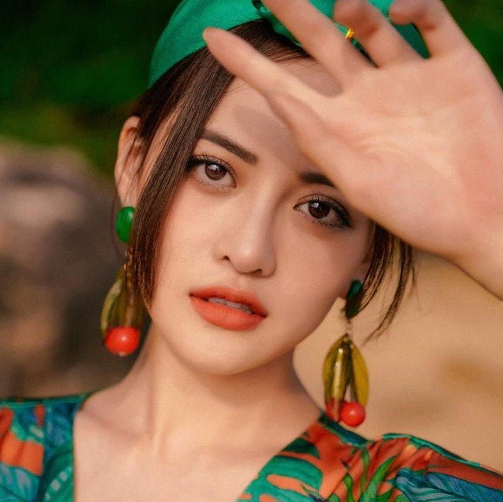 Thoát vai Ánh trong Tình yêu và tham vọng, Thùy Anh trở về với style thường ngày cực kỳ phóng thoáng.
