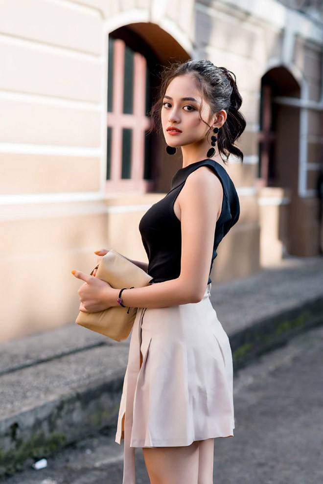 Trong phim "Tình yêu và tham vọng", Thùy Anh vào vai Ánh, em gái cùng cha khác mẹ của Linh (Diễm My 9X).