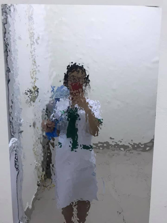 Nhìn ảnh trong gương mà không ai nhịn nổi cười.
