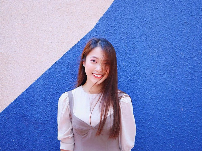 Khánh Vy liệt kê 50 dấu mốc đáng nhớ của mình. Trong đó, "hot girl 7 thứ tiếng" gây ấn tượng với 10 sự kiện đặc biệt.