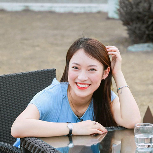 Khánh Vy luôn cố gắng trau dồi kiến thức, phát huy khả năng của bản thân và tham gia các chương trình giúp đỡ cộng đồng.