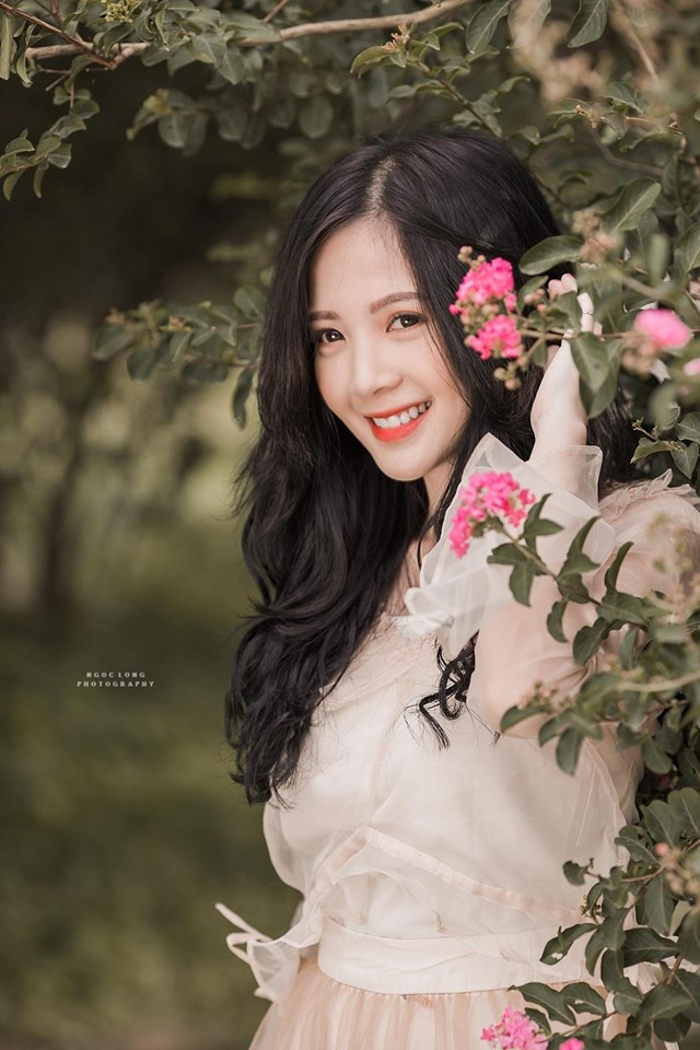 Vẻ ngoài nhỏ nhắn nhưng ít ai biết rằng Ngọc Huyền sở hữu nguồn năng lượng tích cực, luôn hướng bản thân mình đến những điều tốt đẹp, hoàn thiện mình từng ngày.