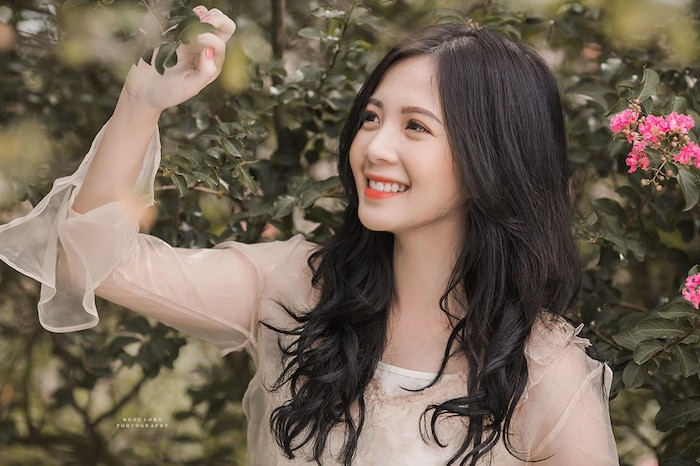 Nhiều người nhận xét Ngọc Huyền có đường nét giống như hotgirl Trâm Anh – bà xã ca sĩ JustaTee, thậm chí là xinh hơn nhiều phần.