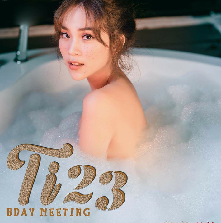 Phương TiTi là gương mặt khá quen thuộc với giới trẻ Việt vì từng tham gia nhiều hoạt động nghệ thuật. Cô nàng từng “lấn sân” nhiều lĩnh vực như: đóng quảng cáo, MV ca nhạc, phim sitcom, làm MC, người mẫu thời trang…