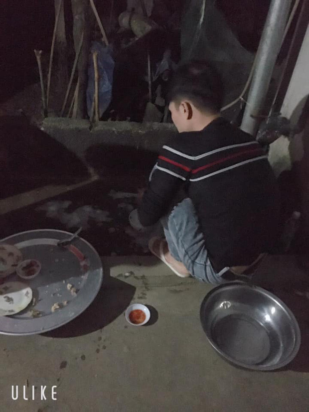 Phái mạnh nhà này tự giác không? Từ bé đến lớn xếp hàng dài để rửa bát luôn đây này.