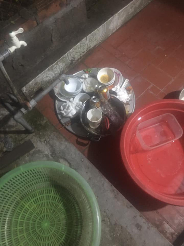 Mâm bát đĩa ngày Tết đâu còn là nỗi sợ của chị em khi đã có cánh tay đắc lực của anh em vào cuộc.