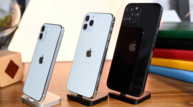 Theo đồn đoán, thế hệ iPhone mới ra mắt gồm 4 phiên bản iPhone 12 mini 5.4 inch; iPhone 12 6.1 inch; iPhone 12 Pro 6.1 inch; iPhone 12 Pro Max 6.7 inch.
