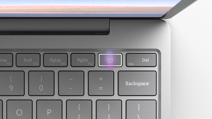Khác với Surface Go, Microsoft trang bị cho chiếc Surface Laptop Go thứ mà hãng này gọi là con chip thực sự. Thiết bị sử dụng chip Intel Core i5 thế hệ thứ 10 (1035G1), thay vì bộ xử lý Intel Pentium Gold được tìm thấy trên Surface Go cơ bản.