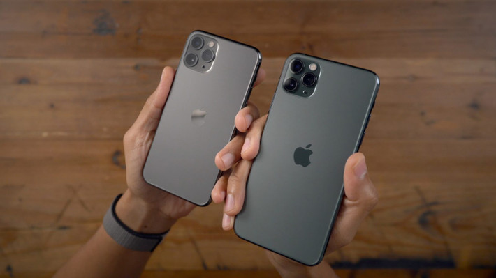 Trang GizChina từng dẫn nguồn từ một số nhà phân tích tại Trung Quốc cho biết, iPhone 12 sẽ có 2 tuỳ chọn màu sắc mới, gồm xanh navy và đỏ. Đây cũng là hai màu sắc đã có trên Apple Watch Series 6 được ra mắt gần đây của Apple.