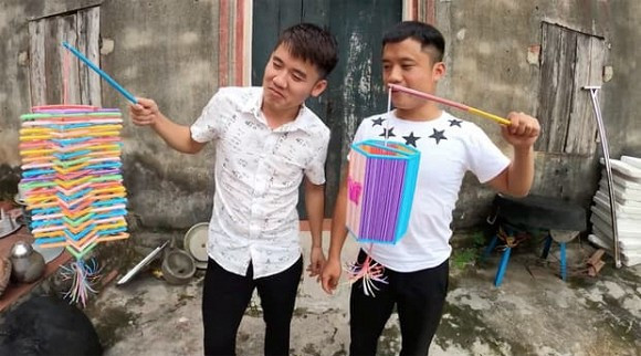 Được biết, sau khi xử phạt 7,5 triệu đồng về việc đăng tải video không phù hợp với thuần phong mỹ tục trên YouTube cách đây không lâu, kênh Youtube của con trai bà Tân luôn bị các cơ quan chức năng giám sát. Thậm chí những hình ảnh được đăng tải trên mạng ở địa bàn tỉnh đều được kiểm tra, rà soát kỹ lưỡng.