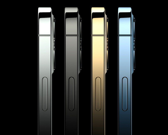Đối với dòng iPhone 12 Pro và 12 Pro Max Apple vẫn giữ 3 màu cơ bản là gold (vàng), silver (trắng), Graphite (than chì/đen). Ngoài ra, nếu như iPhone 11 Pro năm ngoái lần đầu chứng kiến sự xuất hiện của màu xanh lá Midnight Green, thì đến iPhone 12 Pro năm nay, nó bị thay thế bởi màu xanh biển "Pacific Blue"