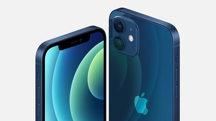 Thiết bị có kích thước màn hình 6,1 inch, bằng với iPhone 11 nhưng mỏng hơn 11%, nhỏ hơn 15% và nhẹ hơn 16%. iPhone 12 trang bị màn hình OLED hiện màu đen sâu và độ tương phản tốt hơn, tuy nhiên không đề cập đến tần số quét.