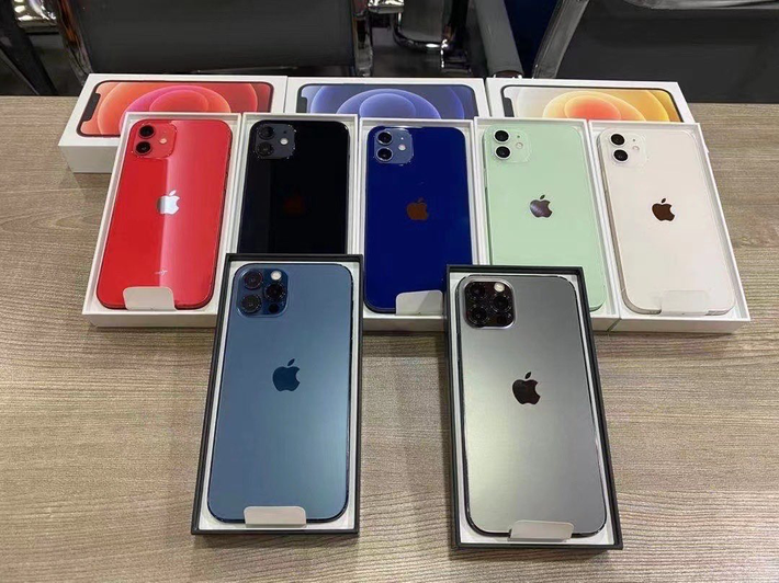 Bài viết mới đây của CNBC trích lời một số chuyên gia phân tích, cho rằng Apple đã thất bại trong việc tiếp thị bộ đôi sản phẩm đến đối tượng người dùng bình thường. Mặc dù không thể phủ nhận những nâng cấp về camera trên iPhone 12 Pro và iPhone 12 Pro Max sẽ thu hút người dùng đam mê chụp ảnh