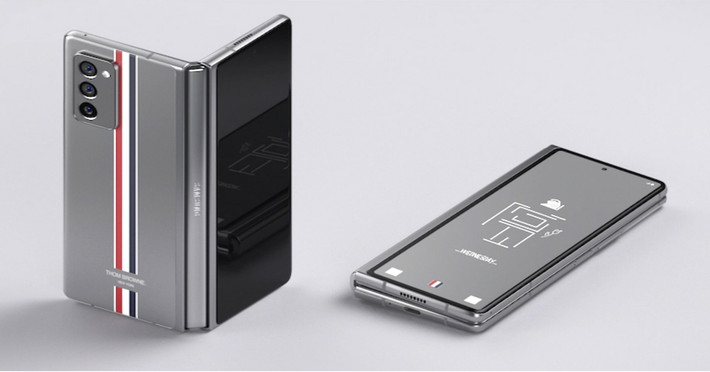 Cũng như Z Flip trước đó, Z Fold 2 rất được Samsung kỹ lưỡng trong khoản màn hình và bản lề máy. Máy vẫn được trang bị màn hình từ kính siêu mỏng (ultra thin glass) và bản lề linh hoạt theo từng góc gập mở của người dùng.