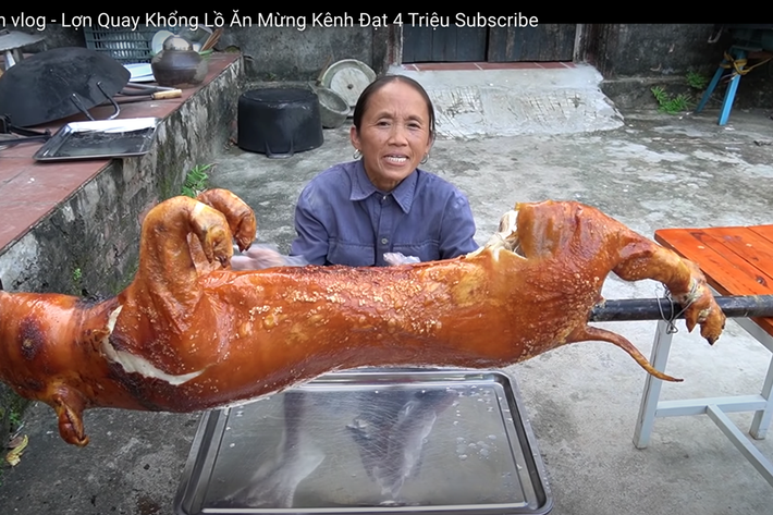 Sau gần 1,5 năm hoạt động, thành tích này của bà Tân quả là con số đáng mơ ước đối với nhiều Youtuber. Tuy nhiên, đăng tải vào thời điểm ''nhạy cảm'', clip làm lợn quay khổng lồ ăn mừng 4 triệu subcribe của bà Tân đang bị cho là ''quá lố''.