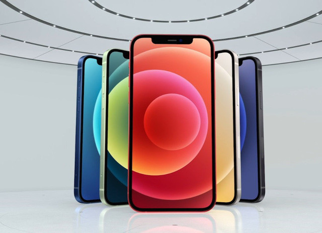 Sau nhiều ngày mong chờ, Apple đã chính thức trình làng bộ 4 phiên bản iPhone 12 tại sự kiện "Hi, Speed'' diễn ra ngày 14/10 vừa qua. Người dùng tại một số thị trường đã có thể đặt mua trước iPhone 12 và iPhone 12 Pro từ ngày 16/10 trong sẽ phải chờ đến tháng 11 mới có thể sở hữu phiên bản iPhone 12 mini và iPhone 12 Pro Max.
