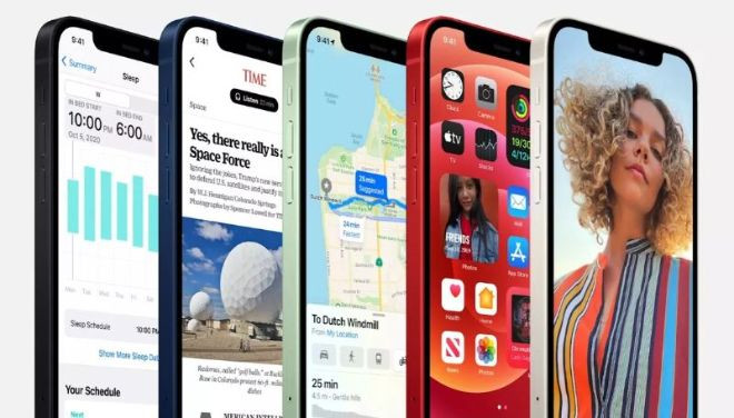 Tại thị trường Việt Nam, theo các hệ thống bán lẻ, iPhone 12 phiên bản 128GB sẽ có mức giá khoảng 26,99 triệu đồng và iPhone 12 Pro 128GB sẽ có giá khoảng 30,99 triệu đồng.