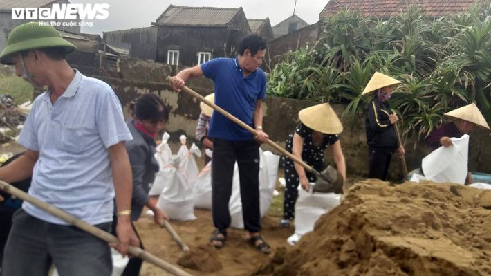 Trước đây khi chưa có hệ thống kè biển này, hàng năm biển xâm thực vào đất liền hàng trăm mét, nhiều nhà dân bị phá hủy, sau khi có hệ thống kè biển che chắn cuộc sống của người dân được bảo vệ an toàn.
