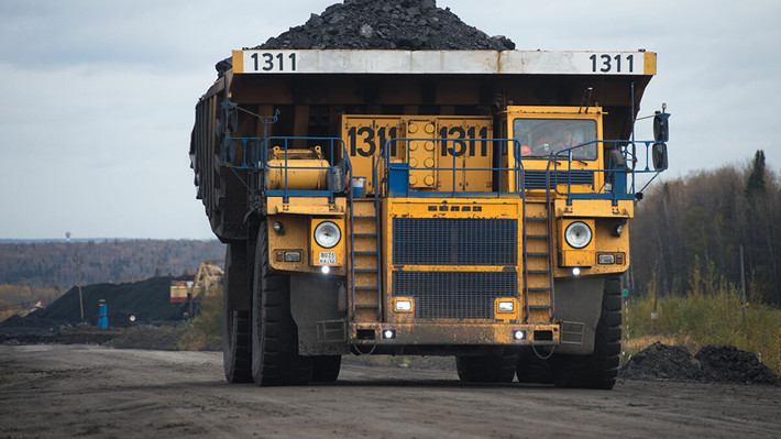 Xe tải Belaz trang bị 2 đông cơ 16 xi lanh, một mô-men có sức nặng 13.738, khỏe hơn gấp 17 lần của xe bán tải. Hai bàn xoay trụ có thể giúp cho 8 bánh xe đường kính 1,6m có thể quay được 1 góc với bán kính quay 19m.