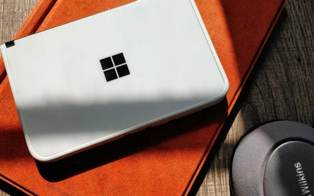 Surface Duo vốn chưa được đánh giá cao về mặt kinh nghiệm phần mềm nhưng lỗi mới nhất gặp phải còn chứng minh thiết kế của chiếc máy này cũng chưa ổn.