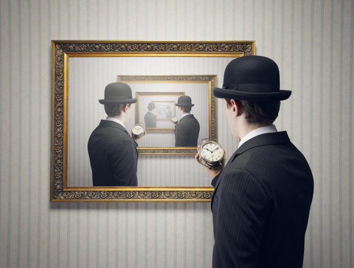 "Déjà vu'' là một cụm từ tiếng Pháp, có nghĩa là ''đã nhìn thấy'', là một cảm giác xa xăm, bí ẩn và khó tả về những sự kiện hay hình ảnh mà người ta có cảm giác như đã từng chứng kiến hay nhìn thấy trước đây.