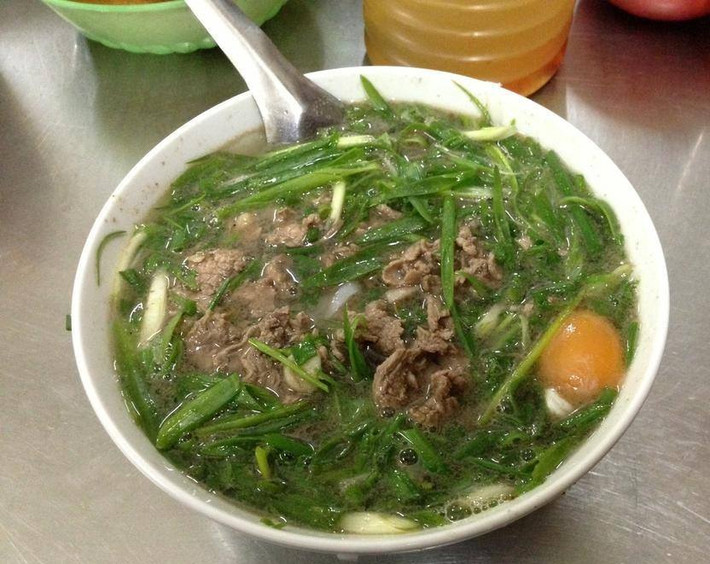 Một vài năm trước, phở Thìn tại 13 Lò Đúc có mức giá 60.000 đồng/bát. Năm 2021, tô phở Thìn tăng lên 70.000 đồng, rồi 80.000 đồng. Ảnh: Facebook