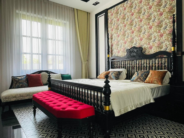 Cách đây ít giờ, Quốc Trường khiến công chúng trầm trồ khi khoe nội thất căn phòng anh dành cho bố mẹ khi cả hai lên Sài Gòn.