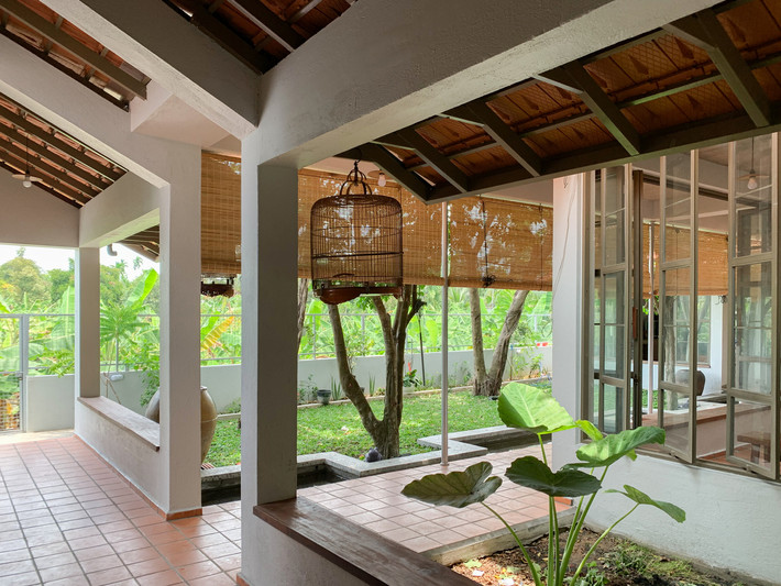 Ngôi nhà 3 gian còn thành công trong sử dụng vật liệu tại chỗ, tạo dựng bằng kỹ thuật và tay nghề người thợ địa phương. Nguồn ảnh: k59 atelier.