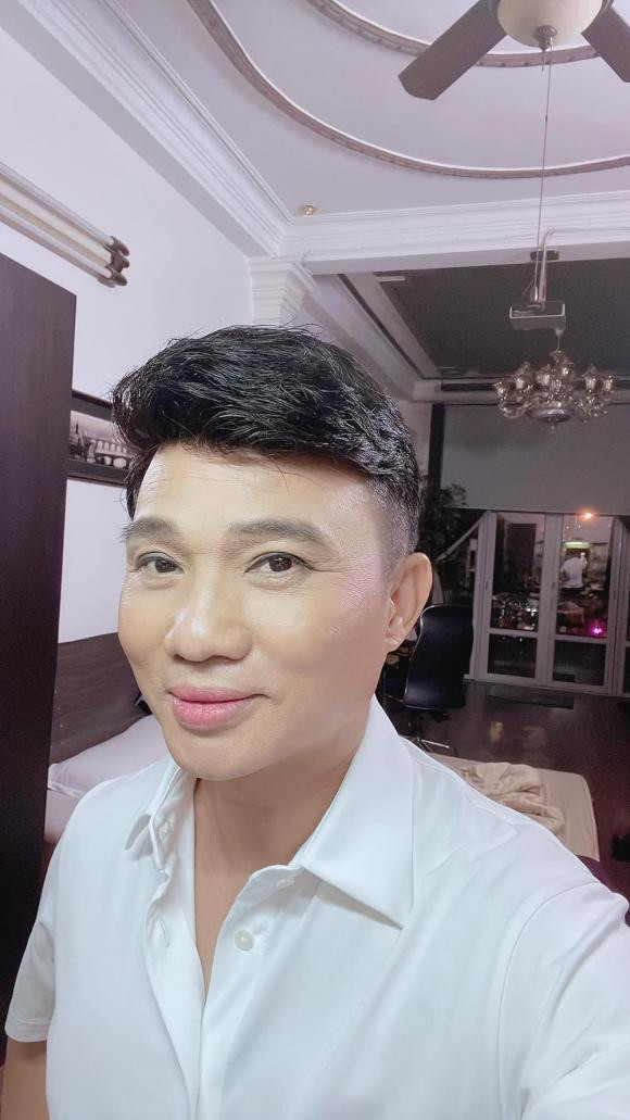 Ca sĩ Quang Linh được khán giả biết tới qua những ca khúc trữ tình một thời như Ca dao em và tôi, Thương về miền Trung...Dù đã chuẩn bị bước sang tuổi 60 nhưng Quang Linh vẫn lựa chọn cuộc sống độc thân. Ảnh: Công lý & xã hội