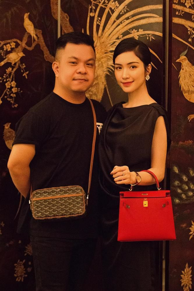 Hòa Minzy cũng là một sao nữ từng mạnh tay chi tiền thưởng Tết hậu hĩnh cho quản lý. Đầu năm 2021, nữ ca sĩ từng khiến netizen trầm trồ khi thưởng cho cộng sự số tiền lên đến 400 triệu đồng. Ảnh: FB Hòa Minzy